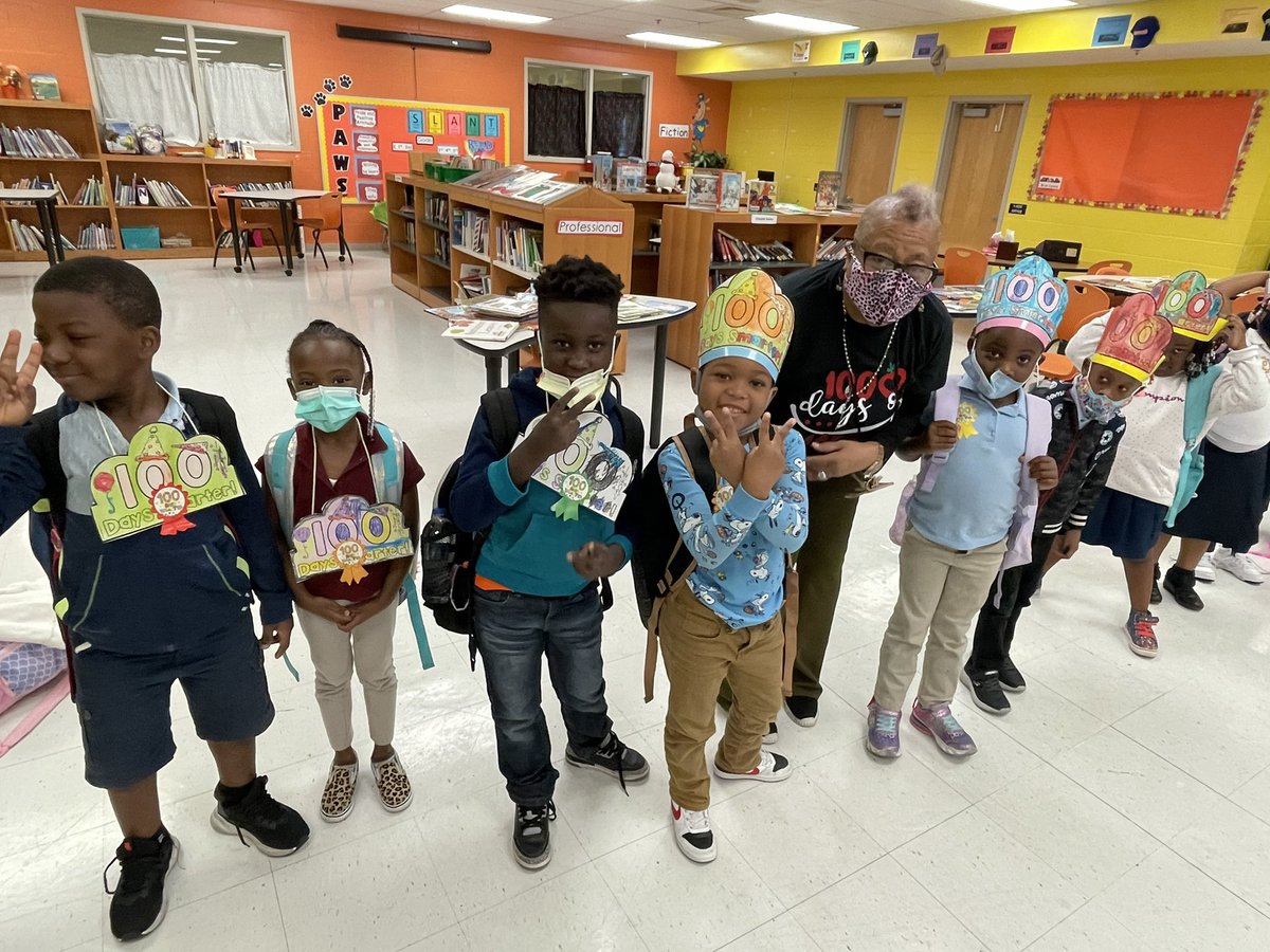 Clo_Cantave's tweet photo. Happy 100th day of school from our VA tigers!!! #tigerrocks #VARocks #Villageacademy https://t.co/rxbNexMru0