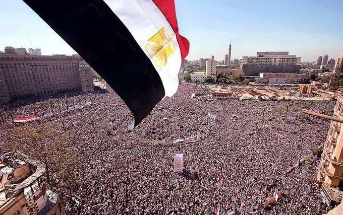 ElenaLibia's tweet image. Hai hoxe 11 anos, quedei toda a noite co meu pai mirando a “revolución” na tele. Cremos achegarnos coma nunca ao noso soño.
No 11º aniversario da Revolución do 25 de xaneiro en #Exipto, meu pai cumpre 3129 días nas prisións de #Assad en #Siria.

Unha loita... Unha liberdade!