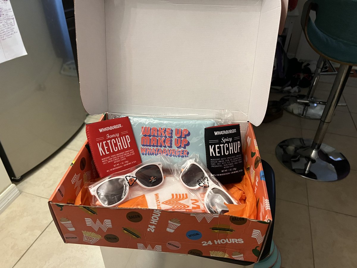 RossowEsq's tweet photo. WOW!!! Thank you so much @Whataburger ๐งก๐ค for a FANCY & SPICY WEDDING GIFT!!! We love you!!
#WhatAWedding #WhatACouple #JustMarried @SimplyCassieLee #whataburger https://t.co/FVPSSHz1Cq