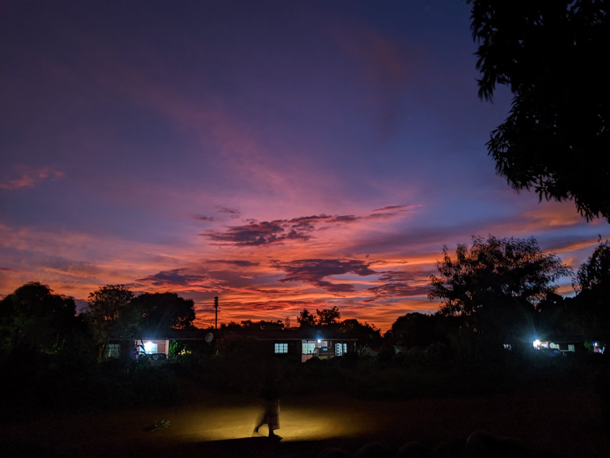 cjmadalitso's tweet photo. What's so satisfying about these for me is my mom's presence in the first frame ♥️

#lusaka
#Zambia
#mobilephotography
#sunsets

#madalitsocj https://t.co/PHyaTC1piu