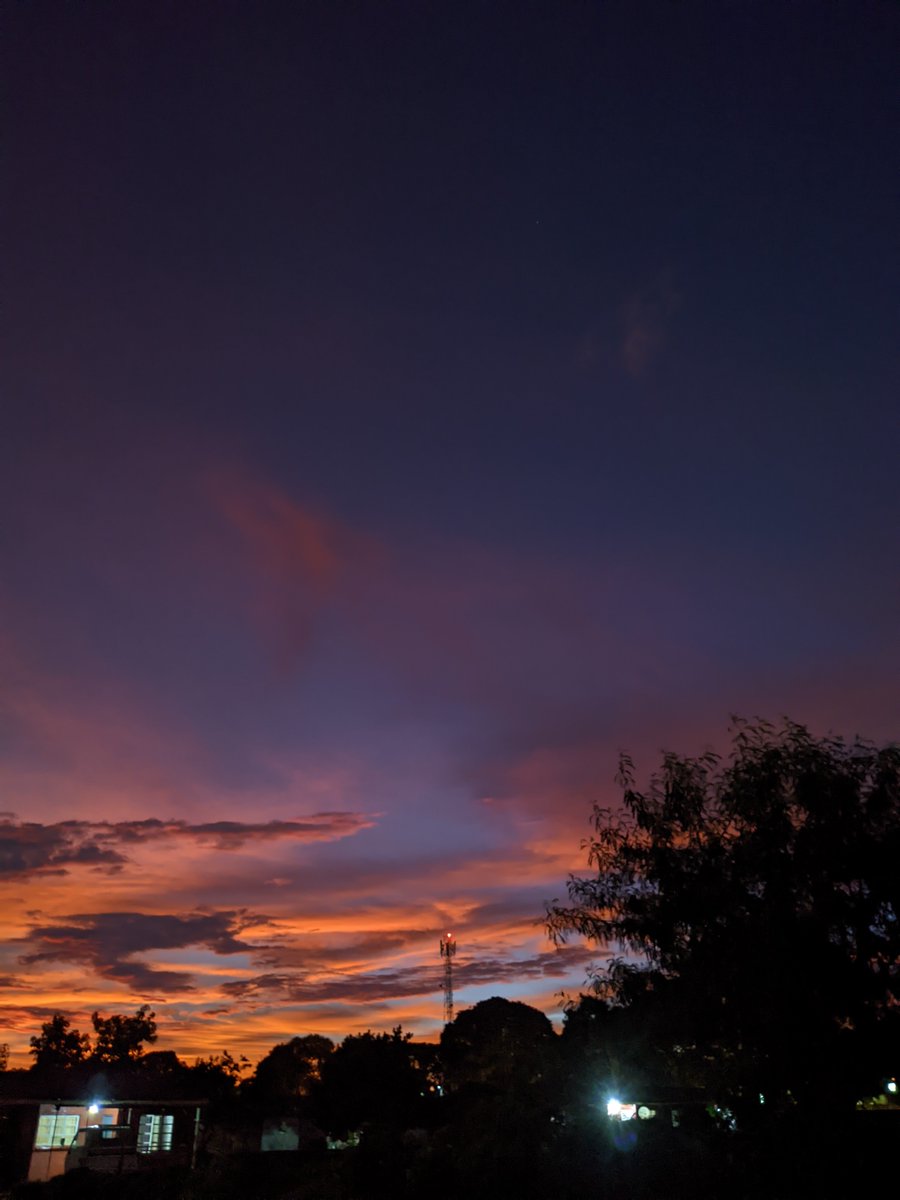 cjmadalitso's tweet photo. What's so satisfying about these for me is my mom's presence in the first frame ♥️

#lusaka
#Zambia
#mobilephotography
#sunsets

#madalitsocj https://t.co/PHyaTC1piu