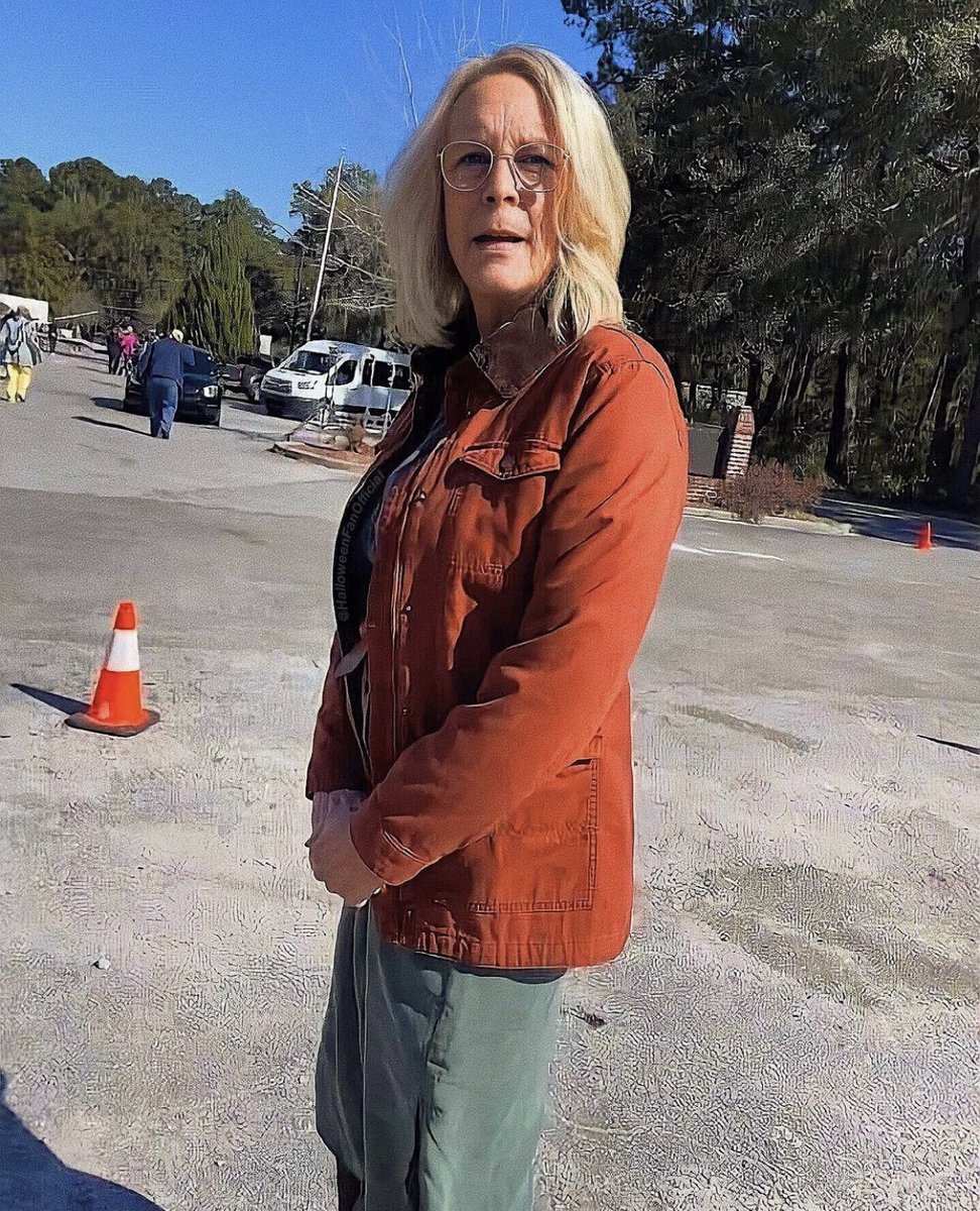 The queen has arrived to the set of Halloween Ends!!! 🧡 <a href="/jamieleecurtis/">jamie Lee Curtis</a>