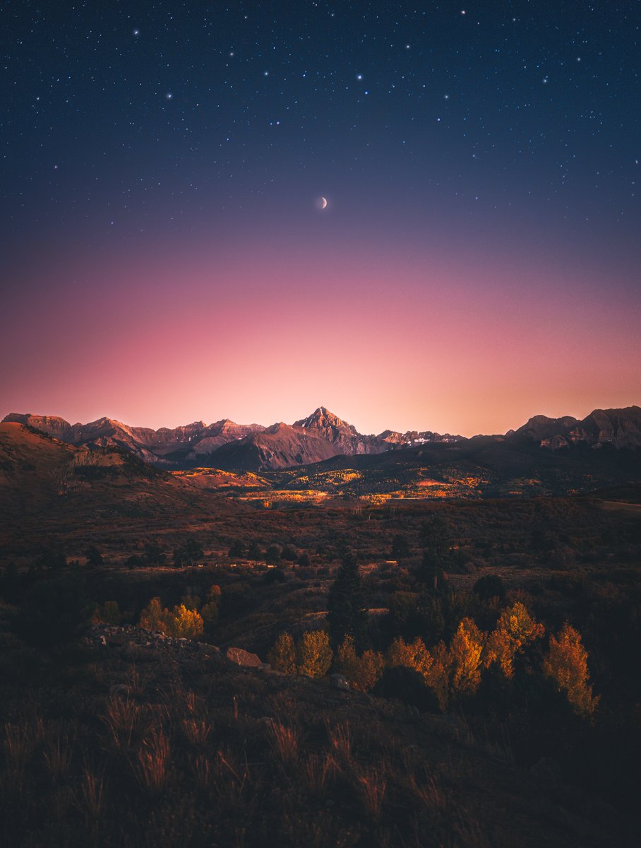 bryanminear's tweet photo. A perfect Colorado moment. 🏔️🌒✨ https://t.co/0huNNSPW1U