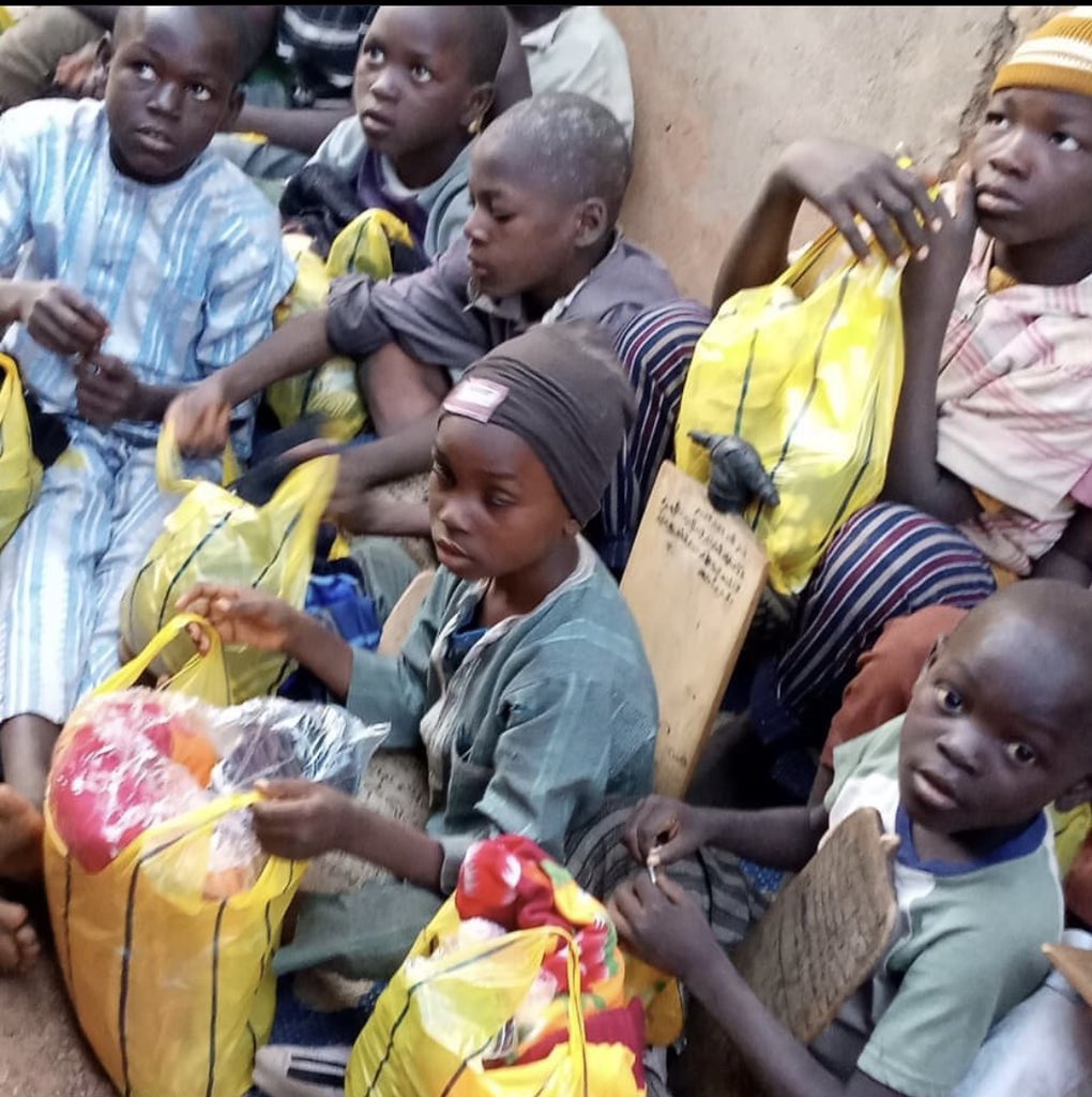 RayOfHopeN's tweet photo. Two years ago, today. We reached out to the Almajiri’s within the locality of Kano Road and Tudun Wada Kaduna. Head warmers, slippers, cardigans, Vaselines, and Bedsheet were shared among them. It was a catchy throwback to remember. We hope to do many more. https://t.co/fjavRVwKGO