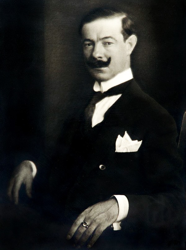 #UnDiaComoHoy de 1884 nace en #Saltillo, #Coahuila, Artemio de Valle Arizpe, abogado, diplomático y escritor de renombre mundial. Sería Cronista de la Ciudad de México a partir de 1942.