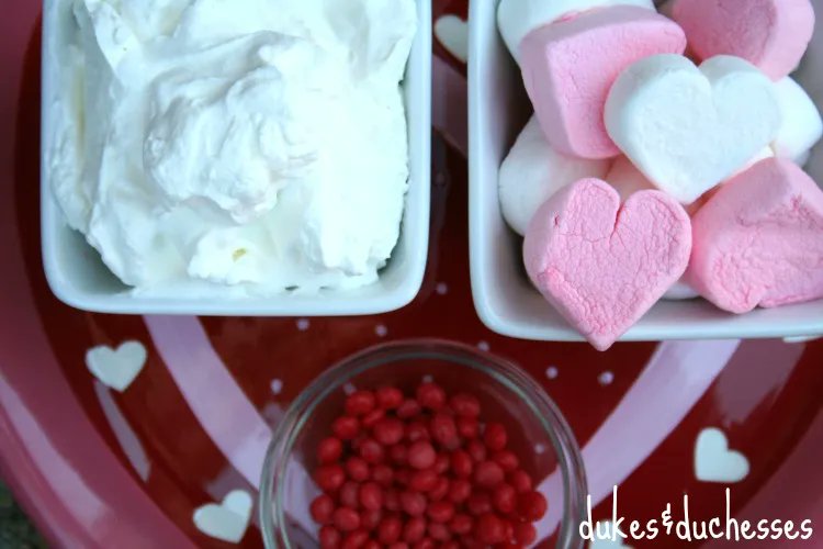 Set up a Valentine's Day hot cocoa bar with pink hot cocoa! buff.ly/2VWLbAu