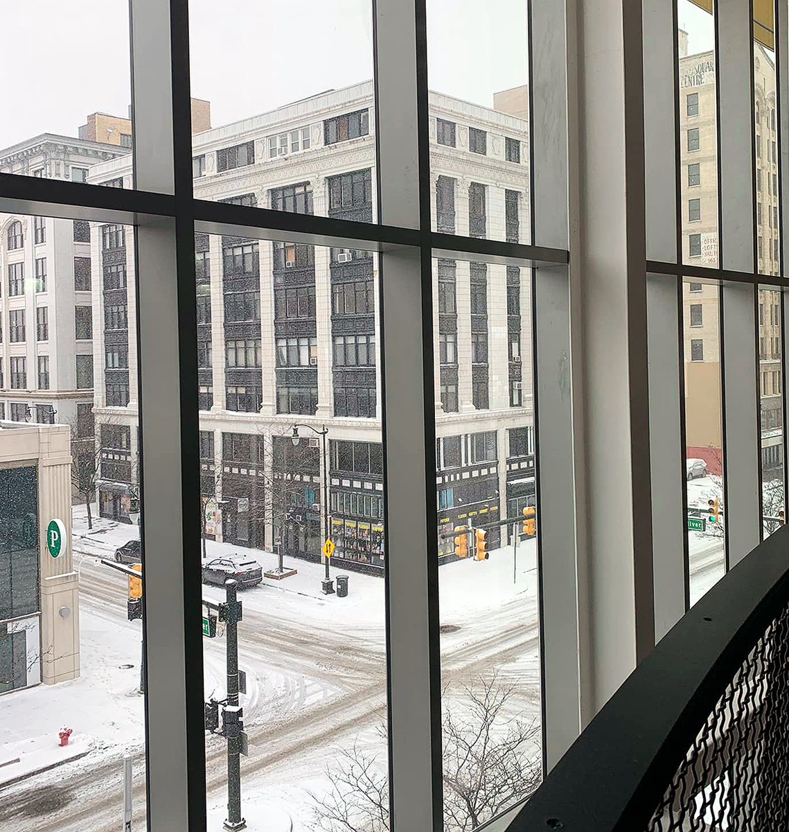 DeadlineDetroit's tweet photo. #DetroitLooksLikeThis from the Boll Family YMCA on Broadway Street yesterday

Photo by @JeanettePierce | #urbanphotography #WinterinDetroit https://t.co/WnFXYQQmlr