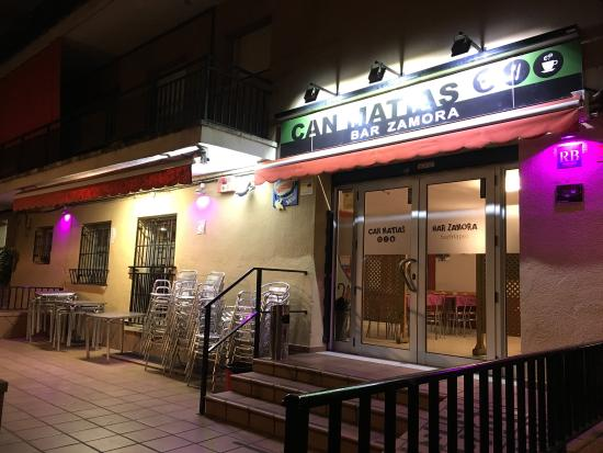vilassarradio's tweet photo. 🥘Can Matías Bar Zamora ha estat escollit el millor restaurant del poble a la plataforma TripAdvisor🥗
👉Llegiu i escolta aquesta notícia en aquest enllaç👇
https://t.co/Inw1HWKMQ4 https://t.co/xI557vVABz