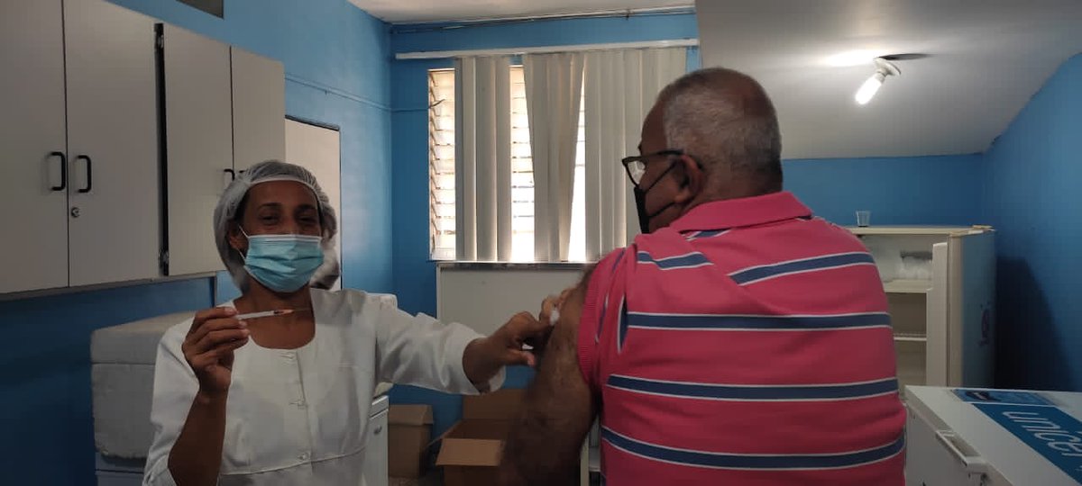 #25Ene Tal y como lo instruyó el presidente <a href="/NicolasMaduro/">Nicolás Maduro</a> en el estado Lara arrancó el plan de inmunización de refuerzo contra el Coronavirus el pasado 3 de enero, desde la fecha, el <a href="/HospitalDaza/">IVSS, H.G.M Dr. Juan Daza Pereyra</a> ha vacunado a un total de 145 mil 752 personas. 

#PatriaLibreYSoberana