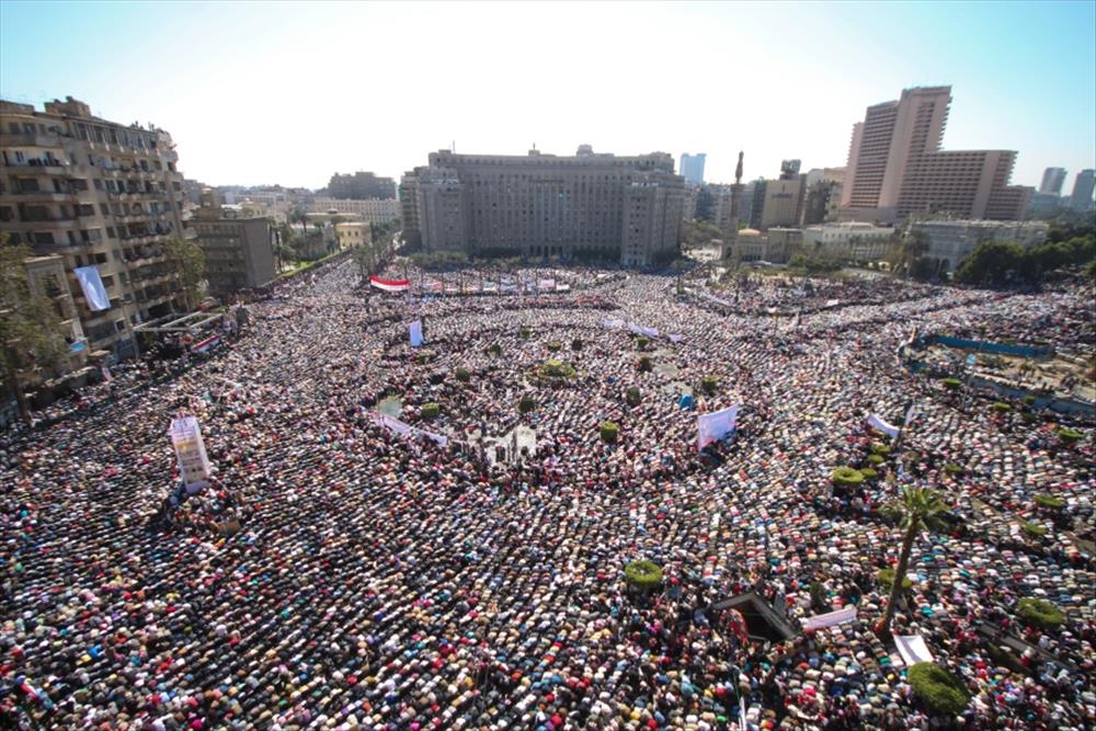 رحم الله من مات ليحيا الشعب الفقير كانت وستظل اجمل حدث مر علي مصر، هيا ثورة الأحرار و الجياع لم تأتي بالتحريض ولا بالتخطيط المسبق فتيل الثورة اشتعل في ميدان ما هيا إلا ساعات وانفجرت في كل الميادين والمحافظات، للأسف سرقت و عن قريب سيتم استرجاعها بإذن الله
#25_Jan 
#25_يناير