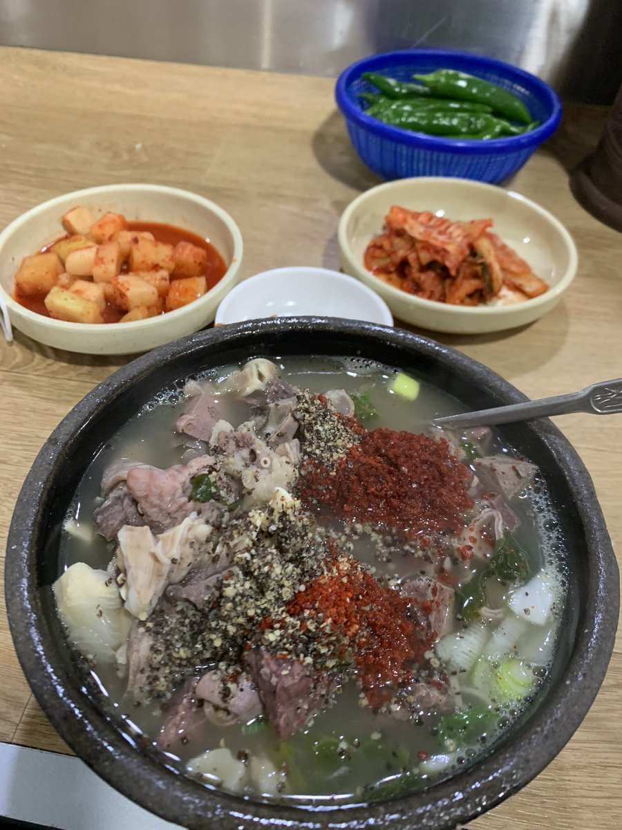 daedaero's tweet photo. 서귀포 오일장 순대국밥입니다. https://t.co/CmHyqUENkN