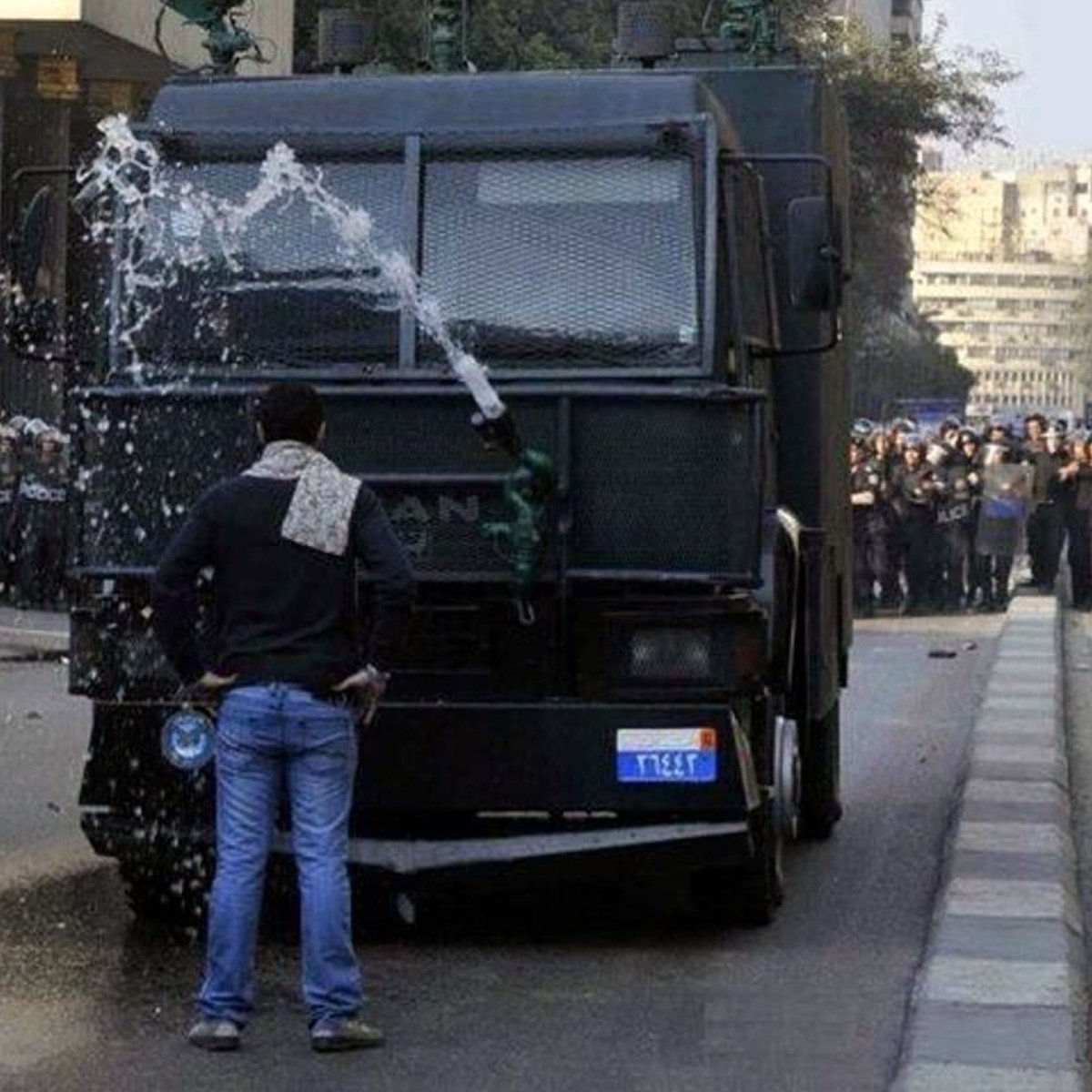 joo_elnemr's tweet photo. 25 يناير .. لقد مسَّنا الحُلم مرة ..

" لا اعتراف بالانقلاب ، لا تراجع عن الثورة ، ولا تفاوض على دماء الشهداء "

#ثورة_25_يناير
#ارحل_ياسيسي 
 #تسريبات_سجون_مصر https://t.co/dED55XCw0j https://t.co/uxnqiWhBqW