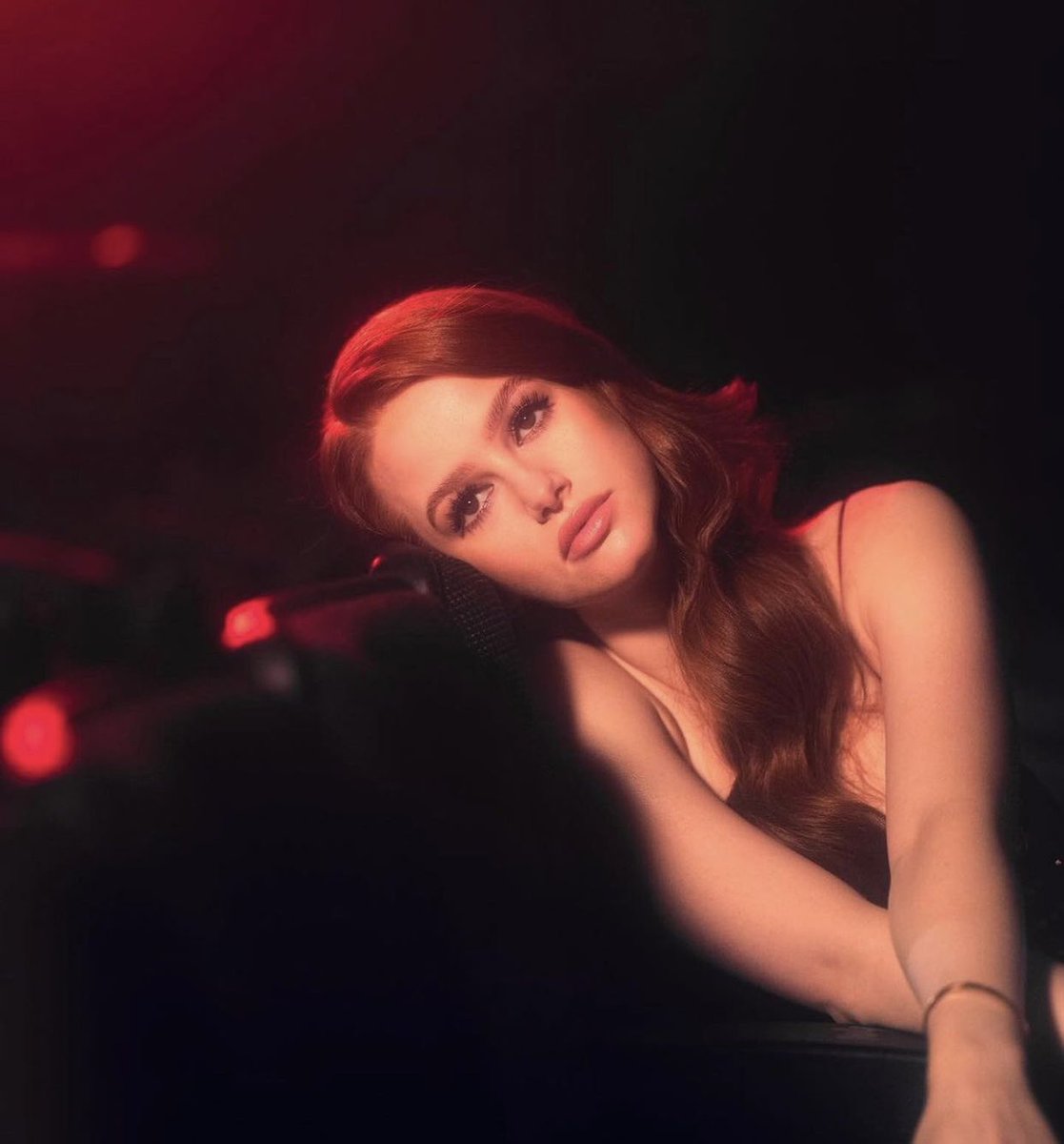 SensationallyC's tweet photo. 🔥OBSESSED 🔥
@madelainepetsch #Riverdale https://t.co/YW5Flv4Pn9