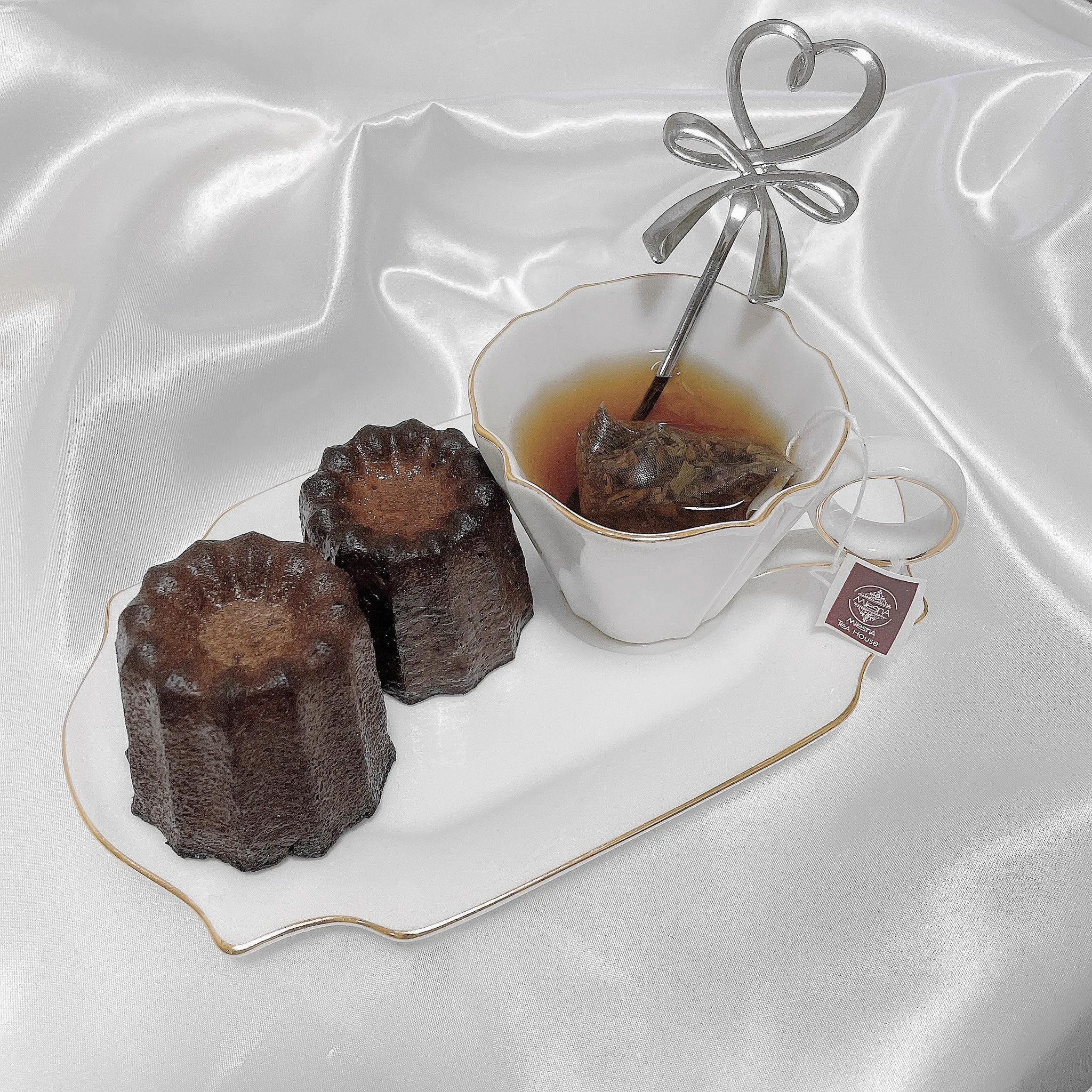 プレゼントにピッタリ！サダハル・アオキ・パリのカヌレが感動もの！