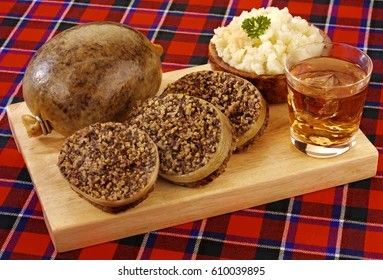 OxfordPig's tweet photo. T'is Burns night tonight...
May your voice be strong and your tummy's be full of haggis, neeps and tatties and of course accompanied with a wee dram of something gold.
#burnsnight2022 #whynotpork #exploreosbpork #OSBPGCharity https://t.co/d4LVAhWApS