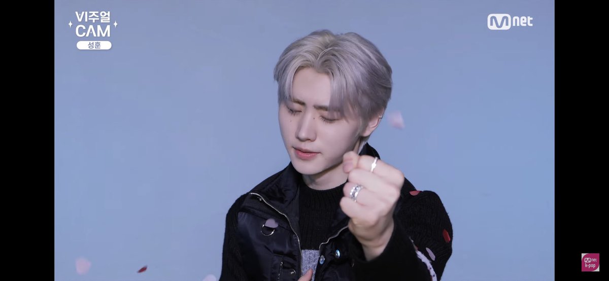 taehoechan's tweet photo. 역시 댕댕이 너무 귀여워 😂😂다 비주얼 대박인데 우리 성훈이가 재미있고 잘 생겼다 🥺🤍엔하이픈 사랑합니다🤍플로라이드 러브도 화이팅🥰#비주얼캠_ENHYPEN https://t.co/pZuFRZrZS7