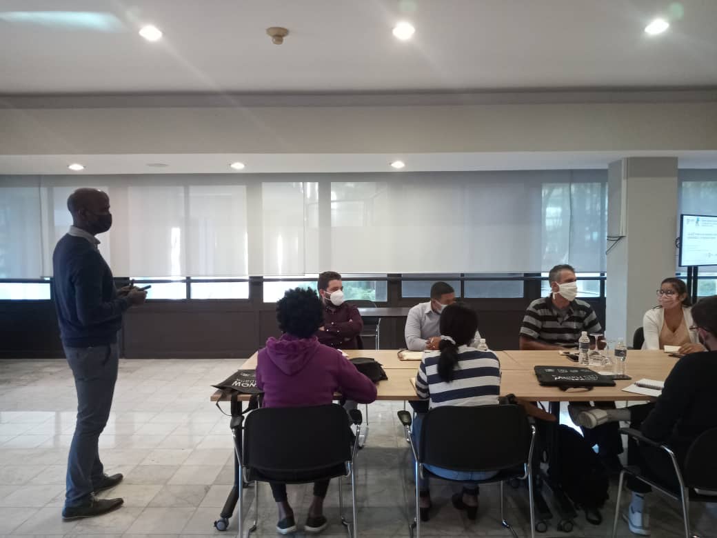 El profesor <a href="/jrg_pna/">JorPeDíaz</a> de la facultad de <a href="/ArqCujae/">ArqCujae</a>,como parte del proyecto <a href="/HavKnow/">KNOW_HAV</a> y junto a la #FEU y la #UJC del <a href="/AlmaCujae/">Alma Cujae</a>,imparte taller sobre el trabajo de las #BJTS frente a las tensiones entre prosperidad y la equidad urbana.Participan diferentes universidades de la ciudad.