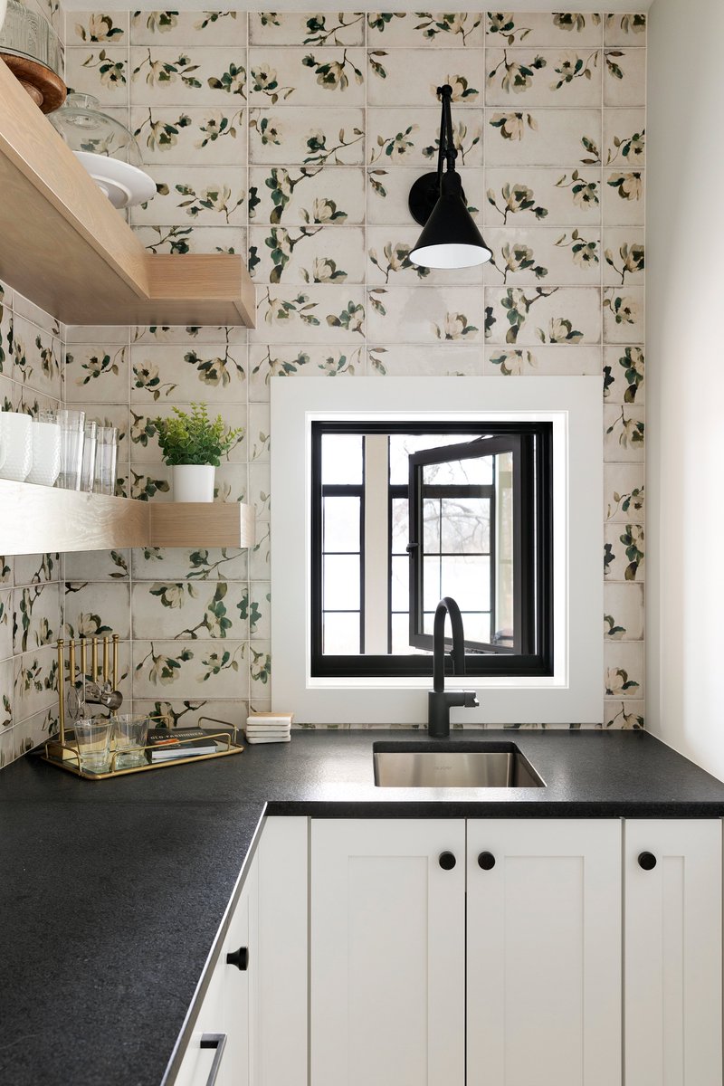gordonjamesmn's tweet photo. With classic charm, this butler’s kitchen calls upon vintage inspiration with modern elegance. What will you imagine for your dream home? Work with us by visiting https://t.co/WGh6VpO7dK.

#DreamHome #InteriorDesign #GordonJames #CustomHome #Craftsmanship #Kitchen #ButlersKitchen https://t.co/b51pPuJNpP