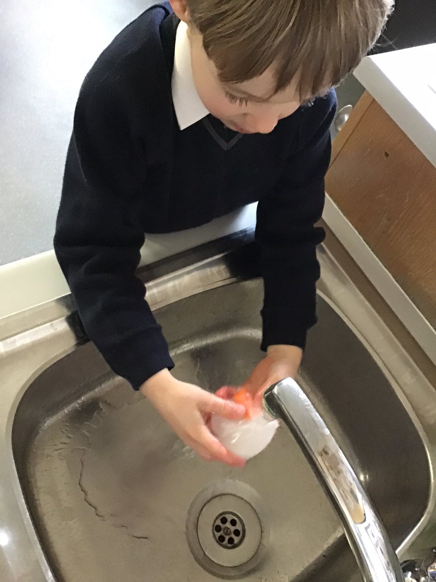LaxtonJunior's tweet photo. Oh, no! The Evil Pea has returned and frozen some vegetables in the freezer. Thank goodness #LJSReception knew different ways to melt the ice and rescue them. Thankfully, the children have tucked them up in a paper towel bed now! #LoveOfLearning #WeAreLJS https://t.co/JmOXwm571N