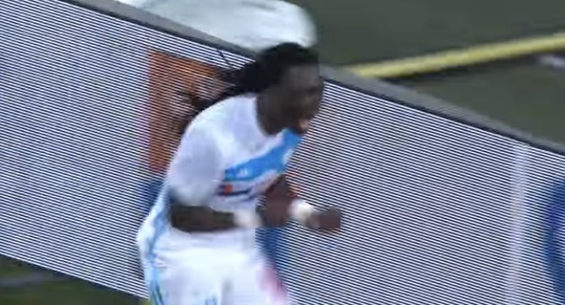 RKN42_'s tweet photo. Et vous voulez ce sale chien dans notre club ? Gomis tu ne seras PLUS JAMAIS le bienvenu à Geoffroy Guichard, encore moins avec le maillot vert. https://t.co/shSGGHUkmE