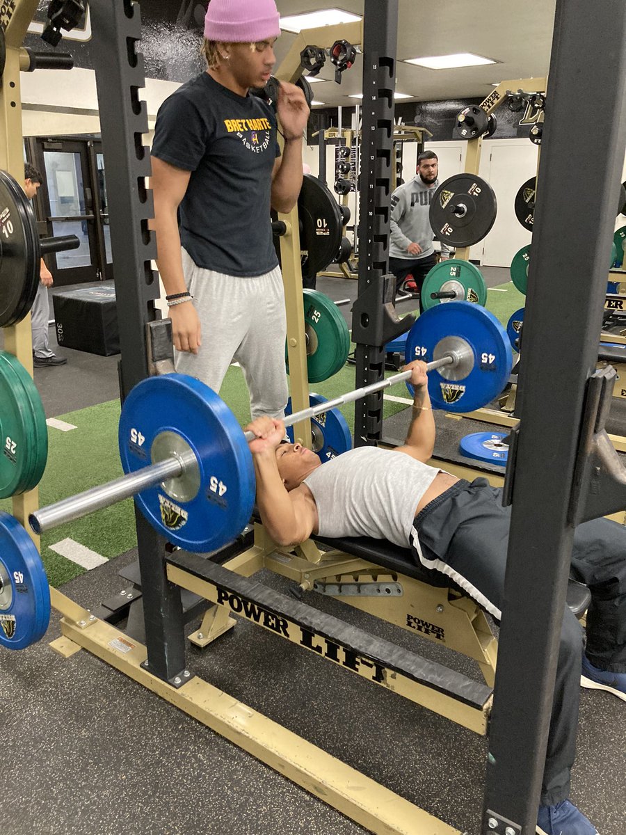 6:30 AM Weights ✅
This group has been getting after it! 
@Football_Delta <a href="/SJDCAthletics/">Delta Athletics</a> #DeltaPride