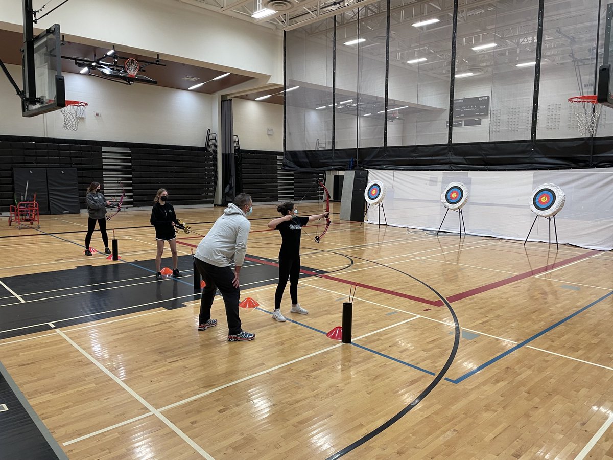 gostaraiders's tweet photo. It’s #Archery week here ⁦@STAOakville⁩ in #PhysEd … happy to have this amazing equipment and our Outdoor Ed teacher ⁦@Alderson36⁩ share his expertise with our grade 9 classes 🏹 🎯 https://t.co/0KkO7VgjaZ