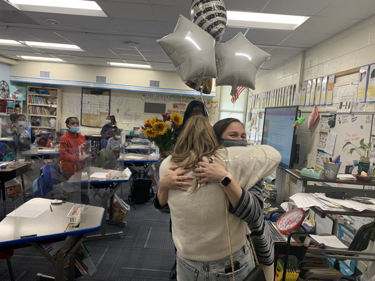 ConderStars's tweet photo. Congratulations to our 2022-2023 TOY, Ms. Mironda Perkins! We are thankful for her dedication to our students and proud to have her represent ⁦@ConderStars⁩! #premier ⁦@PaulaChina1⁩ ⁦@TammerRoberts⁩ ⁦⁦@rbhenderson_7⁩ ⁦@MsPerkinsPals⁩ https://t.co/d5a7kyWuEk