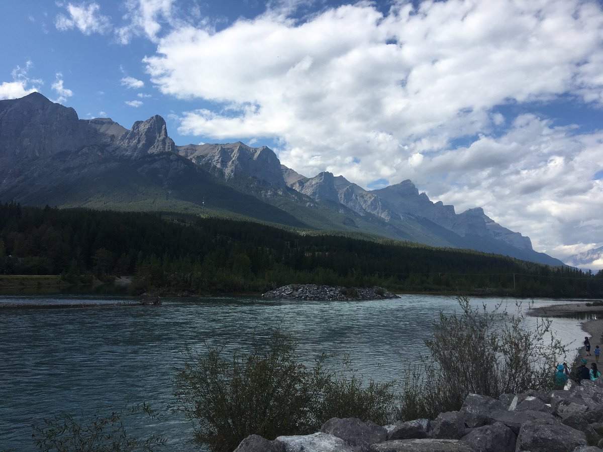 Amoiisepet's tweet photo. #canmore #alberta https://t.co/LSObxdBIkg