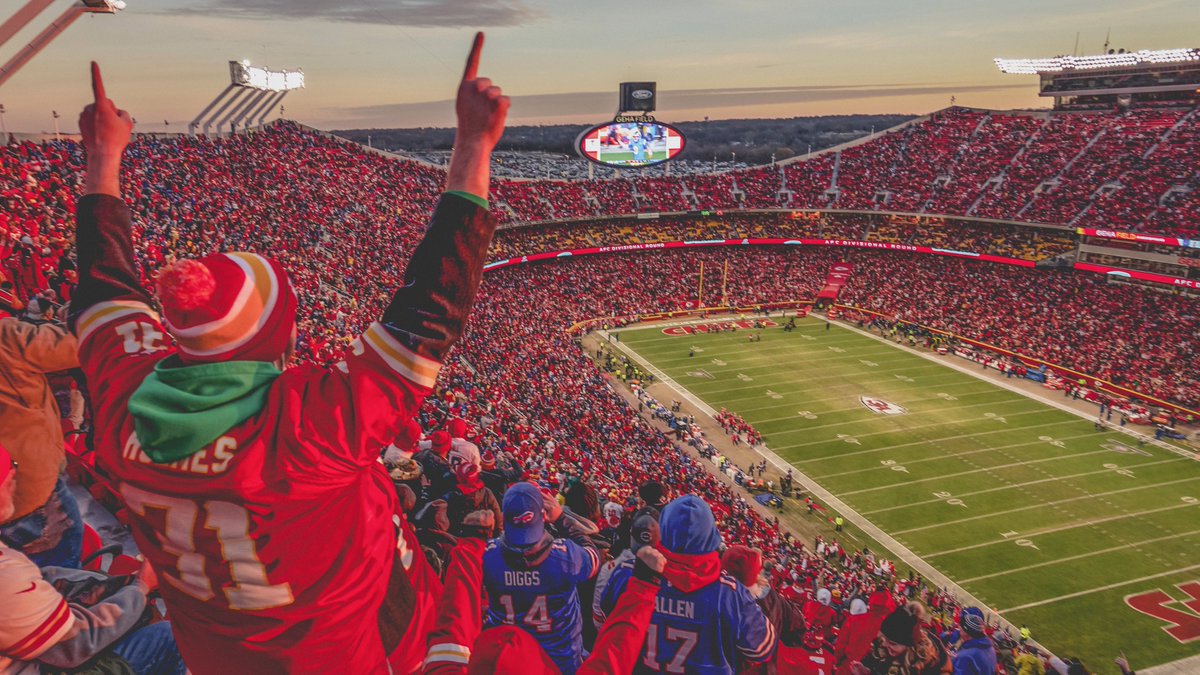 Chiefs's tweet photo. Nothing better than playing in front of #ChiefsKingdom https://t.co/LkRgj6pKT1