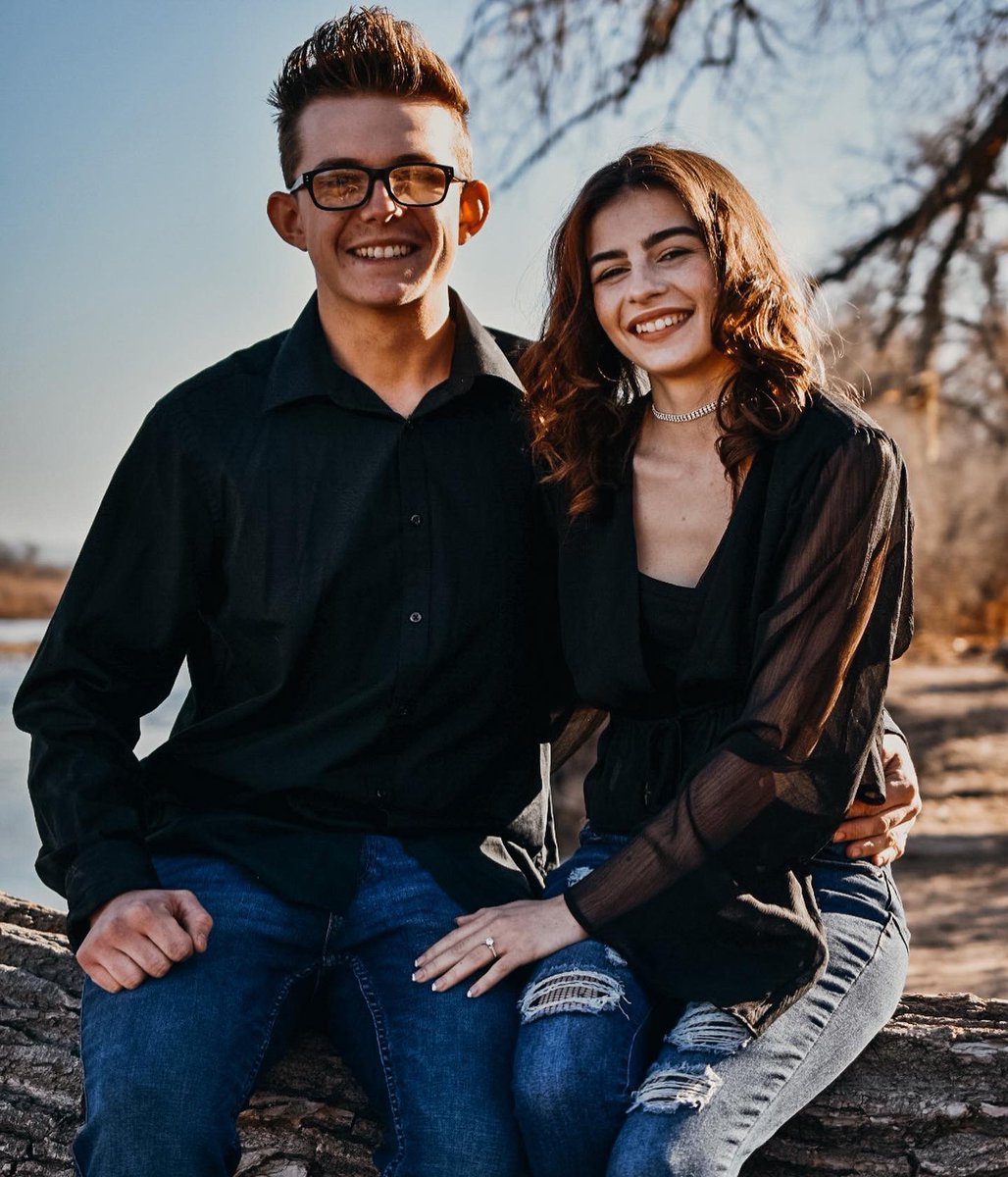 505FamilyAdvtrs's tweet photo. Engagement photo shoot..💍💍💍💍   #photoshoot #photographer #photos #engagement #outdoorphotography #lightroom #lightroomedits #photography #portraitphotography https://t.co/wLJKSsdtd5