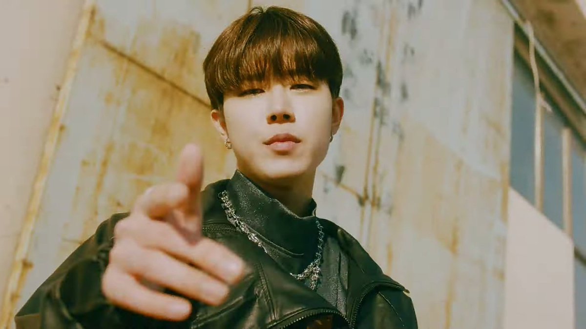KDHLOOKS_GC's tweet photo. #골든차일드 #김동현 @GoldenChild #KimDonghyun #ゴールデンチャイ���ド #ドンヒョン https://t.co/BEQqfSs5jZ