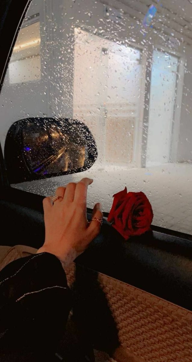 في الشتاء، يتساقط المطرُ فيغسل أحقاد الصدور..
وسواد القلوب ، في الشتاء ترعدُ السماءُ فتذكر كل طاغٍ بقدرة الجبار ،في الشتاء يدركُ كل قاسٍ أن البرودة قاسيةٌ..♥✨