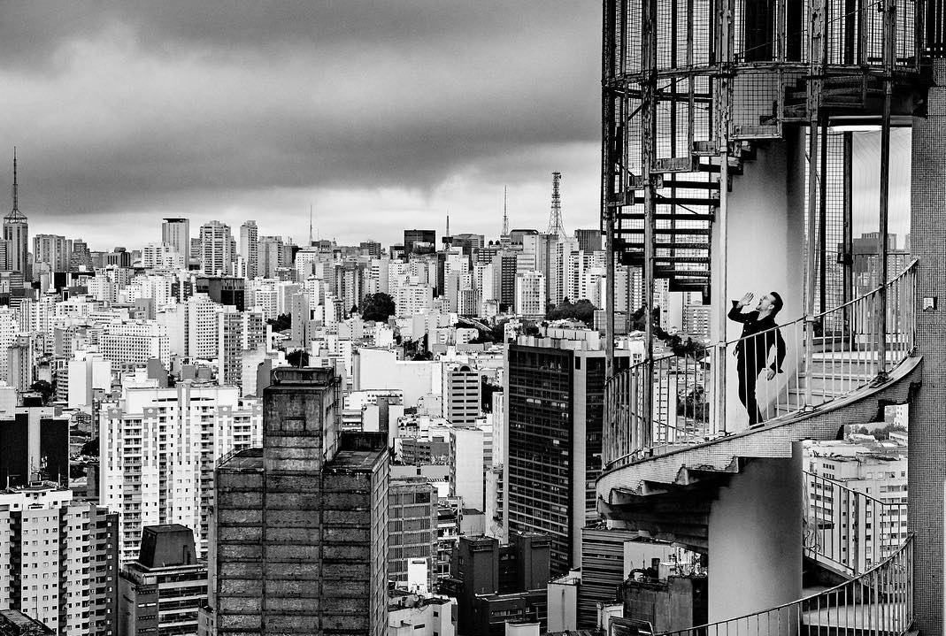febottini's tweet photo. Parabéns São Paulo, minha cidade!
#SP468anos #EdificioCopan #OscarNiemeyer #U2 #Bono #TheEdge
📸 Olaf Heine https://t.co/AX0zPDbAfy