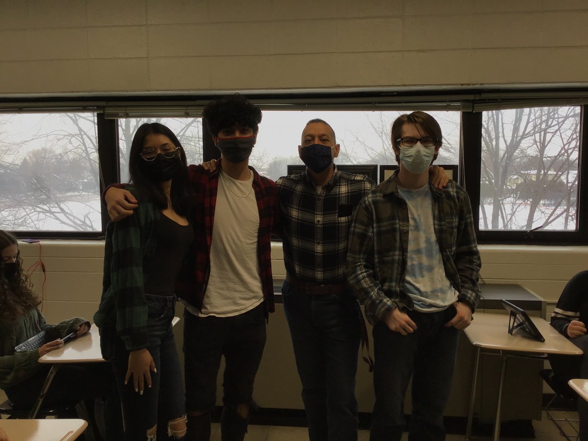 AstroMediaTyler's tweet photo. With the start of a new spirit week yesterday, Señor Cruz and some of his 7th period students showed off their school spirit by participating in Flannel Day! @AstroworldMedia https://t.co/QkAnTx4TG4