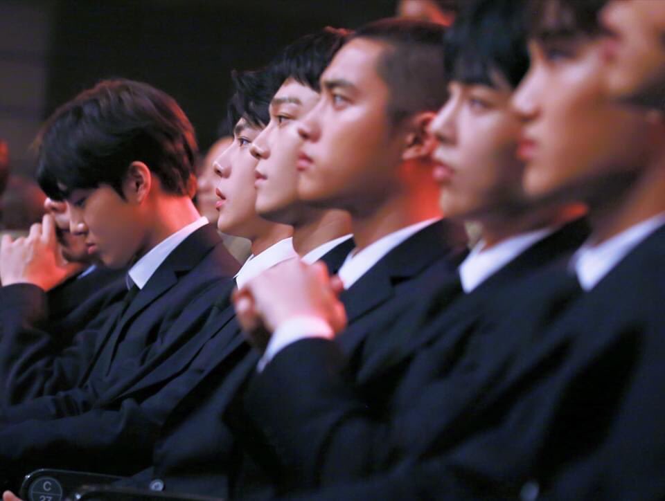 hourlyEXO's tweet photo. [@weareoneEXO #EXO] https://t.co/vdukeImKqp