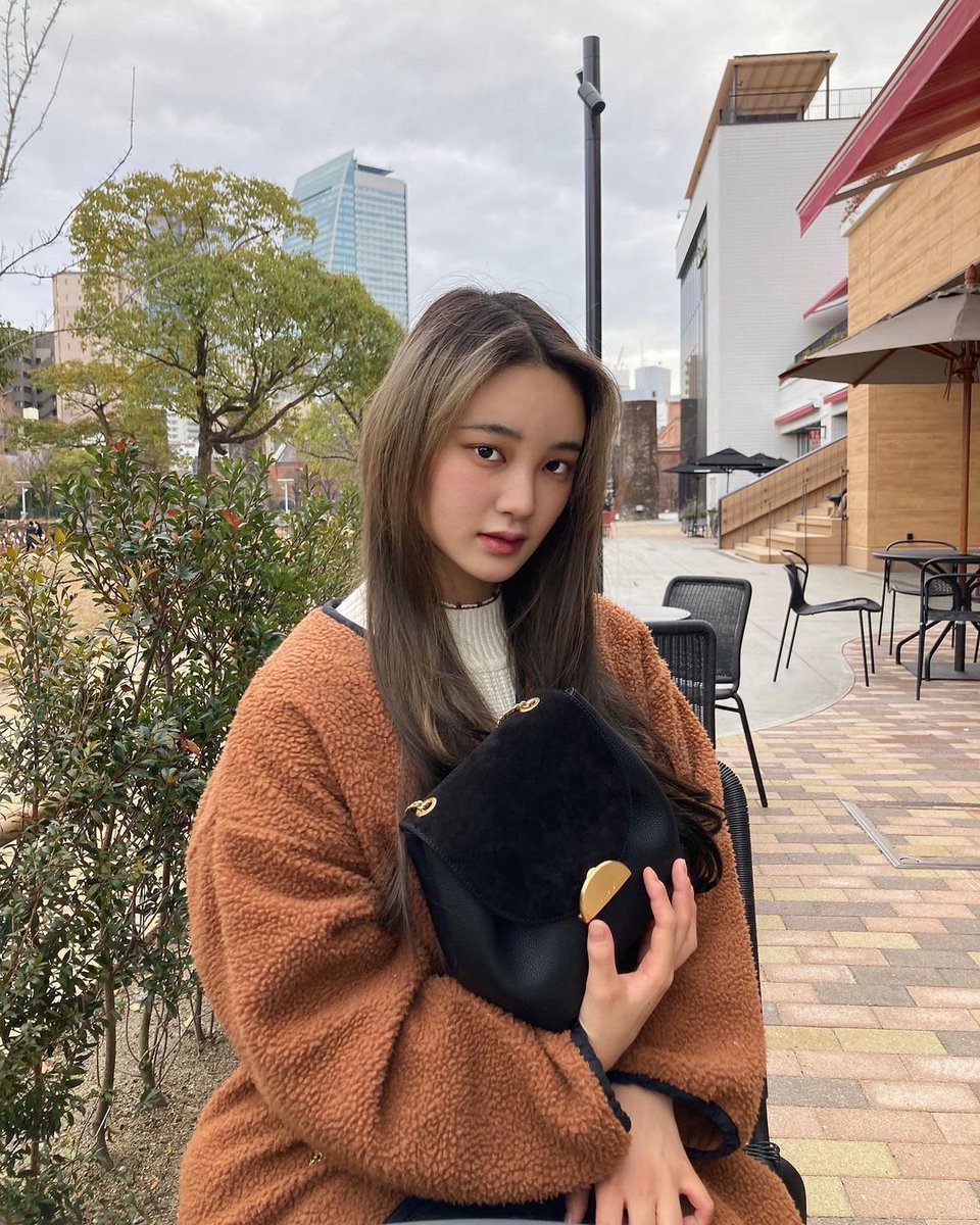 miupics's tweet photo. [220125] #MIU 🐻 instagram update https://t.co/pWbv7A3Kbp