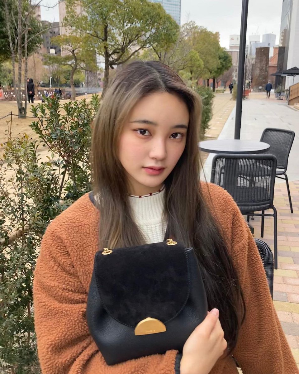 miupics's tweet photo. [220125] #MIU 🐻 instagram update https://t.co/pWbv7A3Kbp