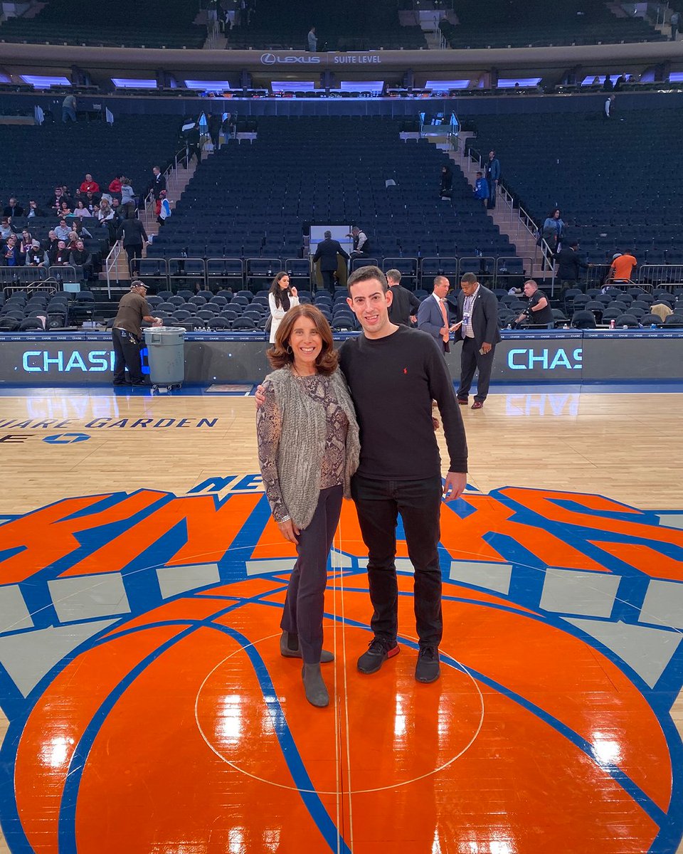 nyknicks's tweet photo. But for the Harwood’s it’s less about anyone night at The Garden as much as it’s about a lifetime of feeling at home with family at The World’s Most Famous Arena.
(4/4) https://t.co/yE5jDdqfDI