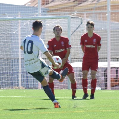 vicentenarrador's tweet photo. Victor Merchan podría ser nuevo jugador de la @uesantandreu. Medio centro procedente del Pozuelo, formado en la base del @realmadrid y ha jugado en el @RCDEspanyol B y @TerrassaFC. Gran experiencia en #2divB para consolidar el centro del campo de David Pirri https://t.co/Jw1IWcF8xZ
