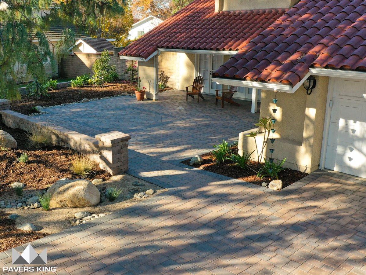 paversking's tweet photo. It’s not often that we work on a front yard that has a driveway &amp; a courtyard, but when we do, we make it look good! https://t.co/iNFppNIpSj