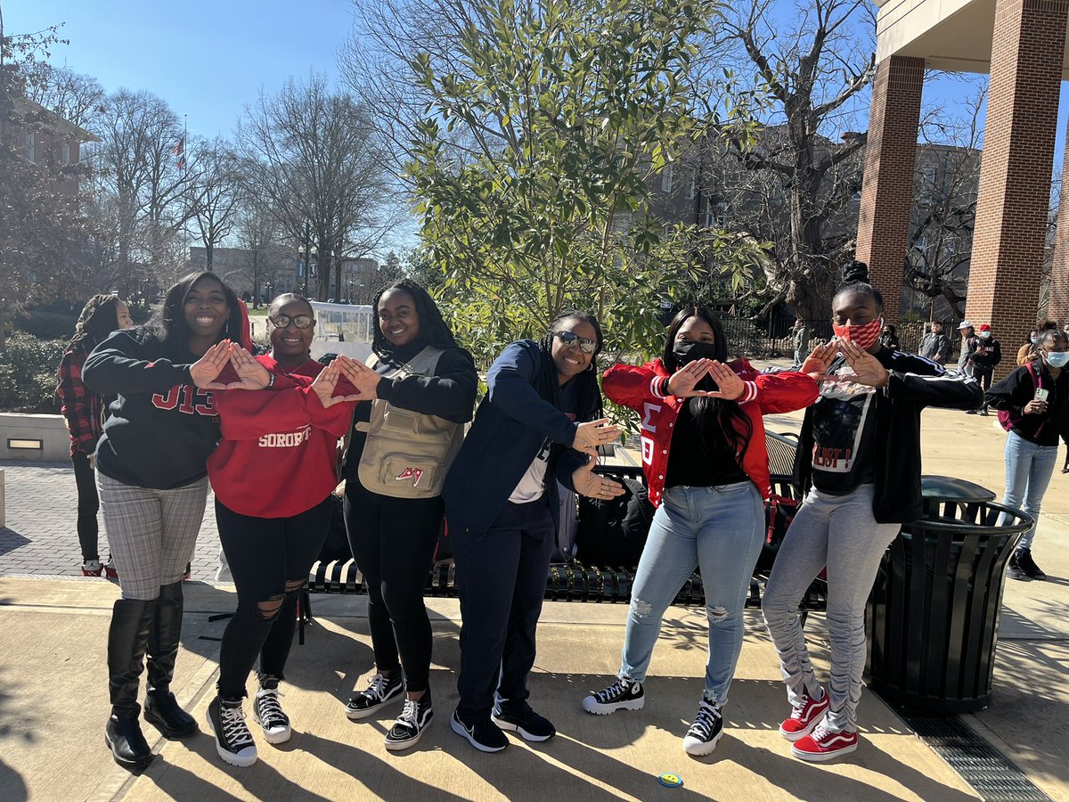 It’s the GREEK LOVE FOR ME today on campus! S/O to my sorhors of Sigma Gamma Rho! Shake that monkey!! 🐩🐩💙💛