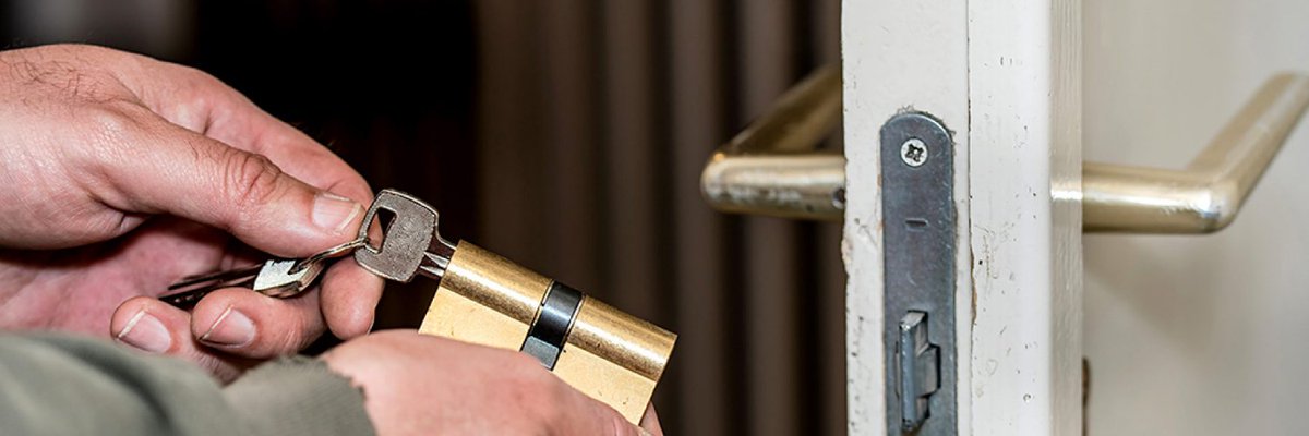 CharlotteMobil2's tweet photo. When you’re moving to a new home in the Charlotte, NC area, or if you just want to upgrade your home security,  Charlotte Mobile Locksmith is the team to trust https://t.co/J8TUydfo92 704-858-6655
#CharlotteLocksmith #LocksmithCharlotte #Locksmith #LocalLocksmith #LocksmithNearMe https://t.co/gM7a5zAscc
