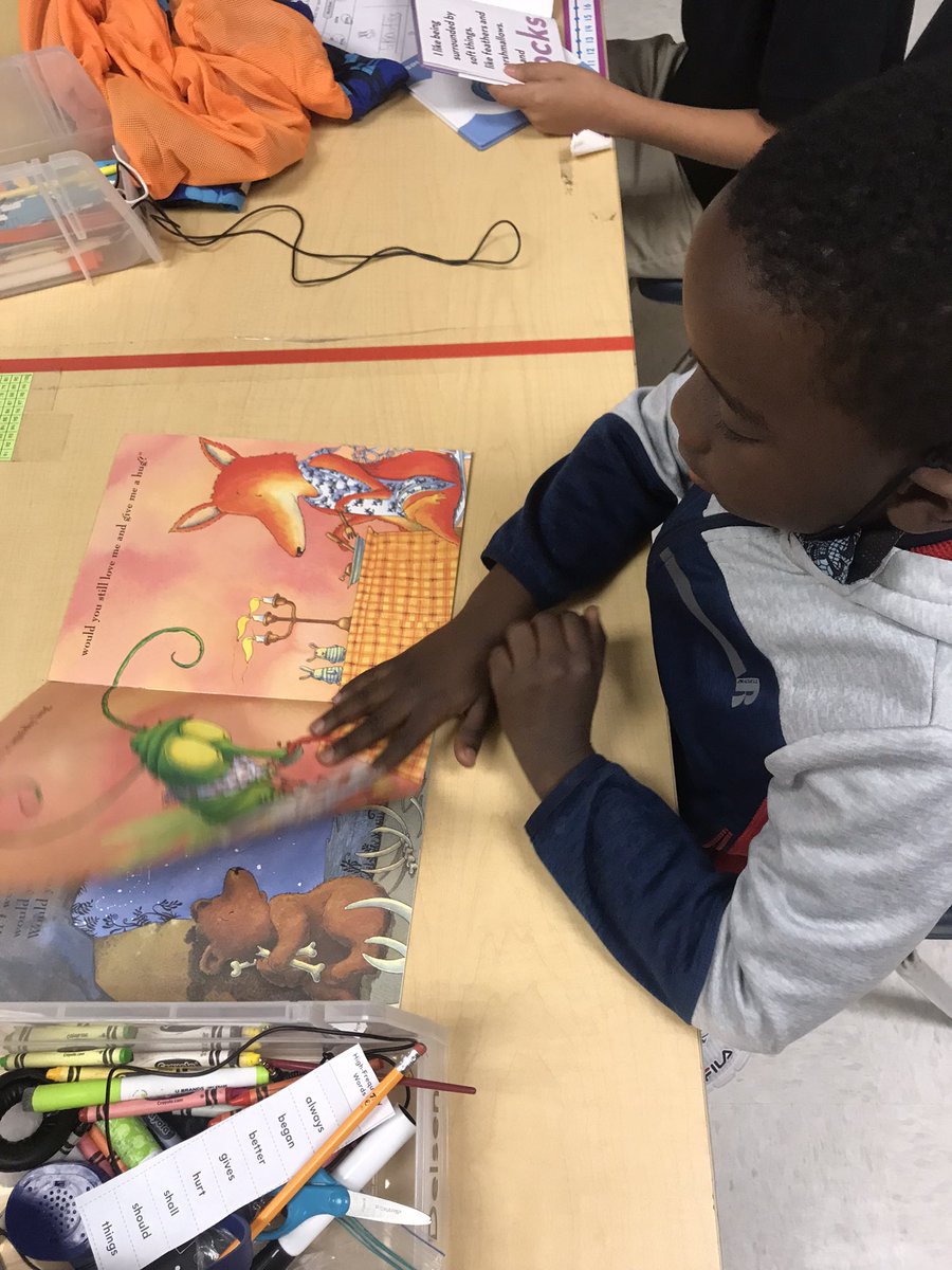 MsMostlyWright's tweet photo. Books, books, &amp; more books! #CCPSliteracy #literacyweek https://t.co/LE0bmUs8e0