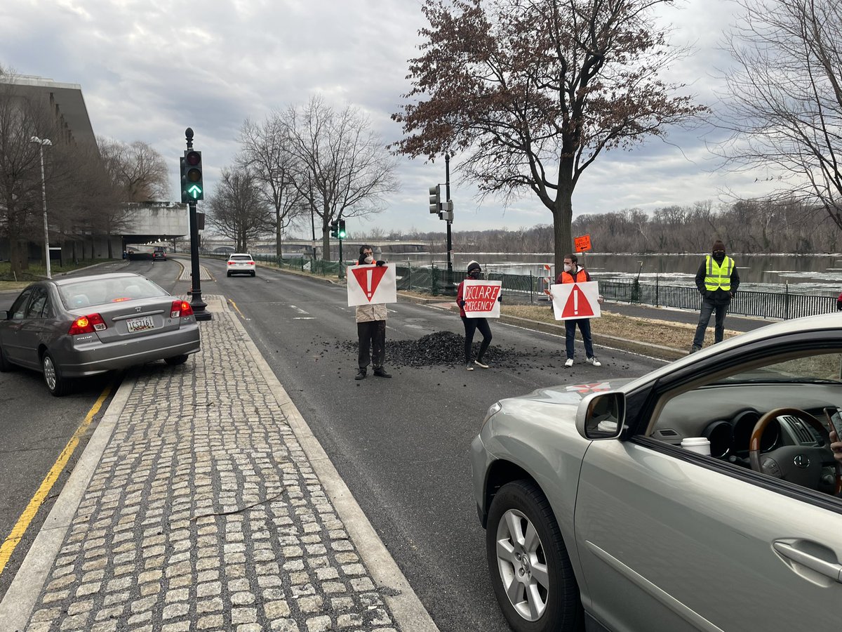 T0IO's tweet photo. @ChrisPlanteShow @LarryOConnor the crazies were out in DC this morning!  Illegally blocking traffic on Rock Creek Parkway by the Kennedy Center to protest global warming - all while stopping cars in miles of traffic! https://t.co/ipNkf9xzDZ