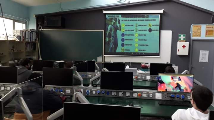 IesCiclos's tweet photo. DEPARTAMENTO DE ELECTRICIDADE E ELECTRÓNICA| O alumnado do Ciclo Medio de Electricidade participou esta mañá na masterclass “KNX WORK TIME”. 
3 horas de formación impartidas por IKNX School  onde aprenderon como facer un proxecto KNX  vivenda prefabricada

#IesFernandoBlanco https://t.co/a0usvkAz4i