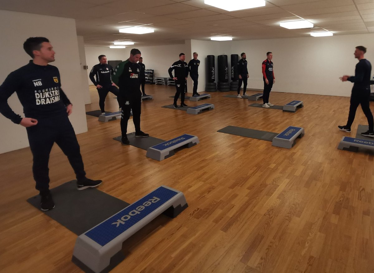 UEFA A Youth - Groep 8 bijeenkomst

Martijn Barto en Rik Reinsma organiseerden vandaag een mooie dag met de cursisten bij SC Cambuur.

✅ Onderlinge wedstrijd O16-O18
📈 Teamontwikkeling - Rene Felen
📊 Fysiek en performance bij het 1e en de jeugd - Nicky Boonstra &amp; Daan Ganzinga