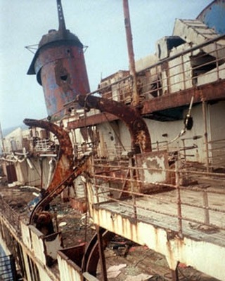 1SafetyLast's tweet photo. #Repost @ theoceanlinerenthusiasts #SSAmericanStar (ex, #SSAmerica) some photos of the wreck.
Scary & fascinating although so sad seeing a once outstanding liner meeting this fate.....
________________________
Photographs Source: Ingo Turtenwald & Dirk Evers https://t.co/0uCcVIZzkP