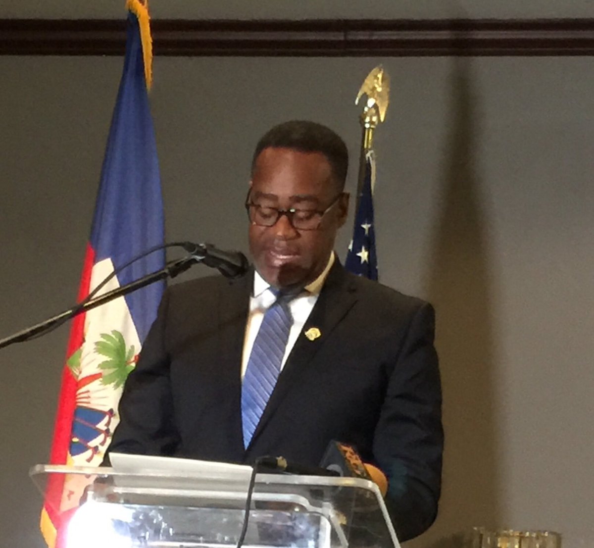 MeBertoDorce's tweet photo. Je me réjouis de prendre part ce matin, à l’hôtel Karibe, à la cérémonie de remise officielle du sytème de Gestion informatisée des cas judiciaires(GICAJ) et des documents relatifs à la modernisation de la justice pénale haïtienne par le projet #JSSP.
#CSPJ #MJSP https://t.co/SmUQDOoriU