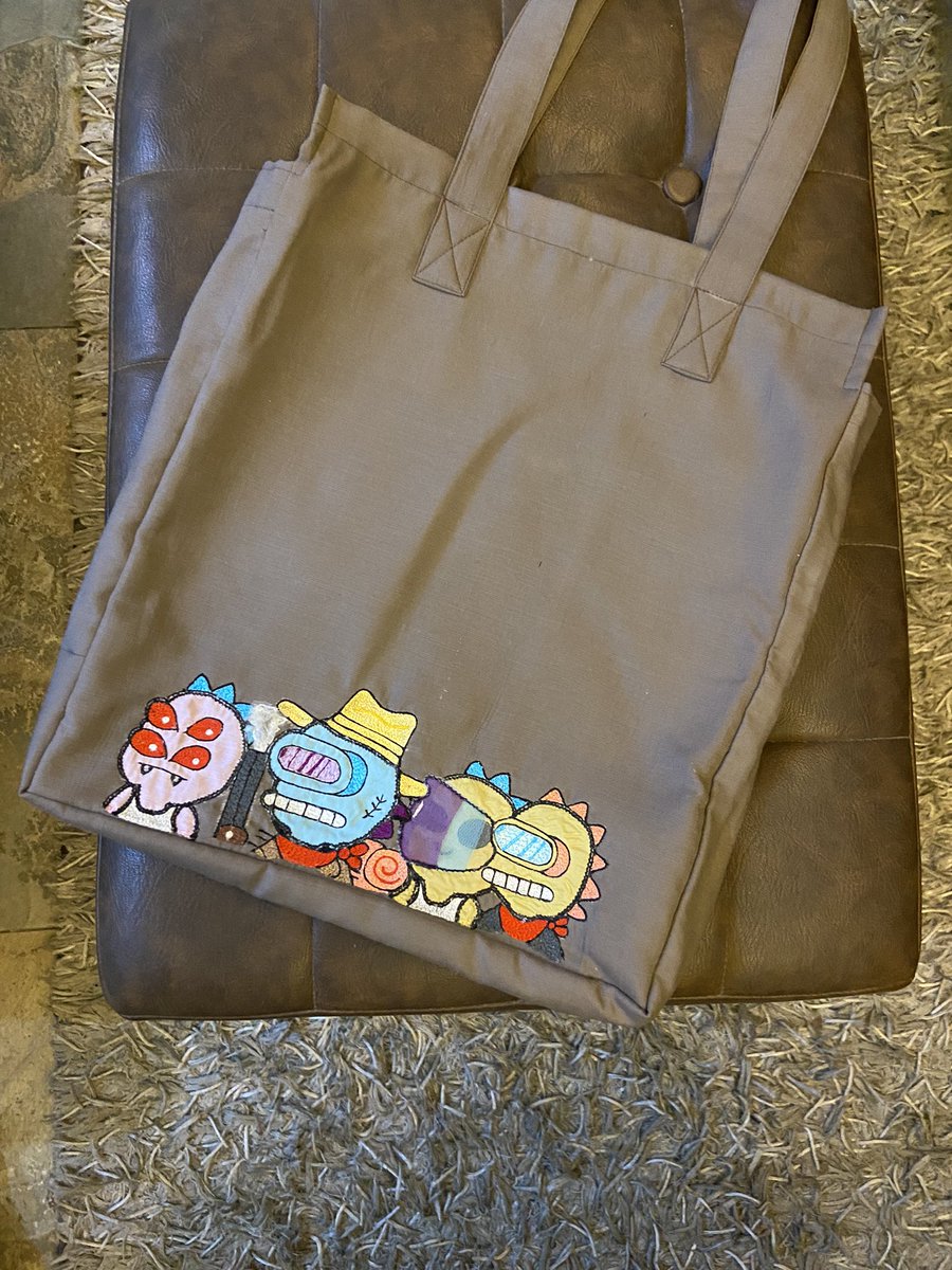 SaranyaBuddhi's tweet photo. @Cosmodinos I turned my hand embroidered @Cosmodinos in to a bag 😊 #CosmoArt https://t.co/Fc7sf04xZy