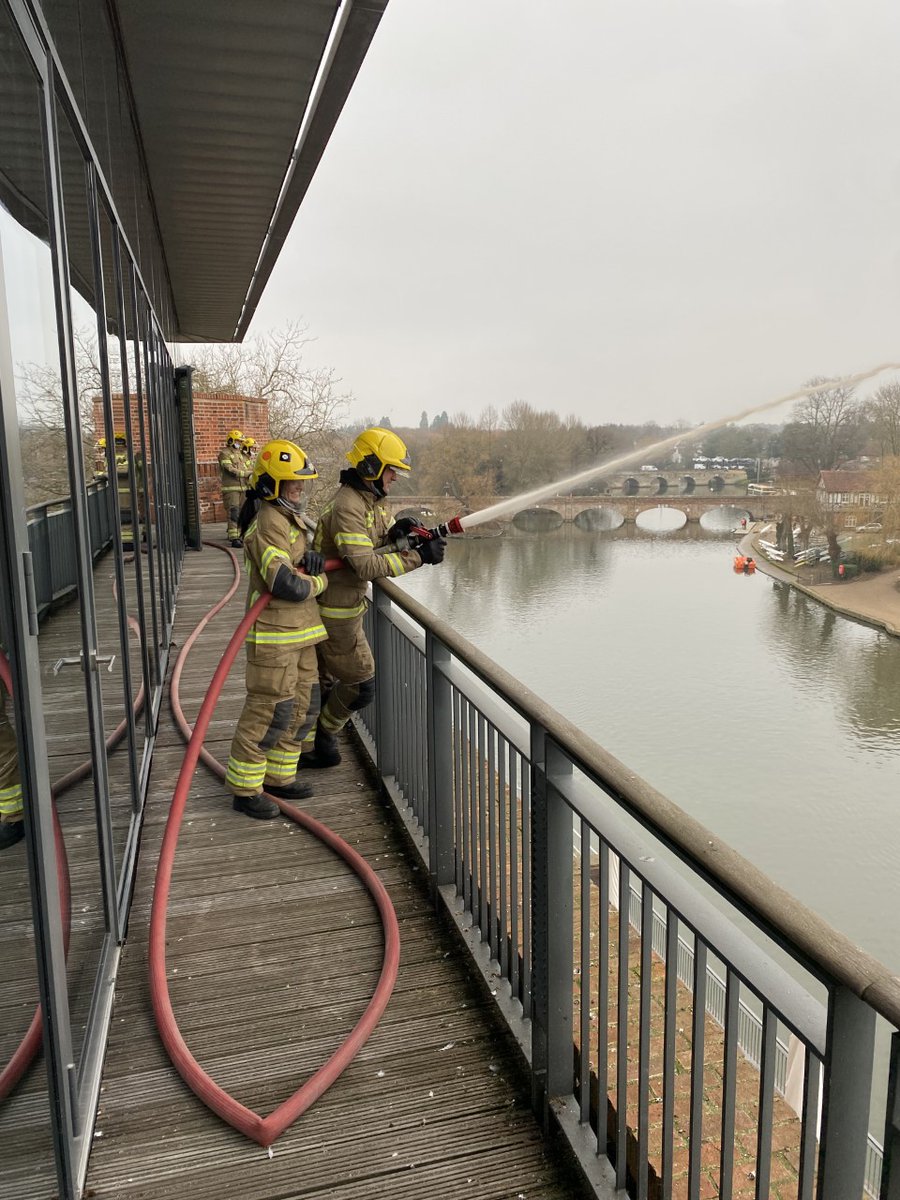 WarksFireRescue's tweet photo. You may have noticed WFRS crews at the Royal Shakespeare Company this morning. 

Crews from Stratford, Alcester, and Bidford were in attendance to conduct an exercise testing our response to an incident at the site. It's great to have these opportunities to practice our response. https://t.co/IllbJQTpTg